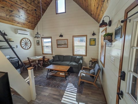 d1238286-e1e4-4c5d-8747-5edd54fae050