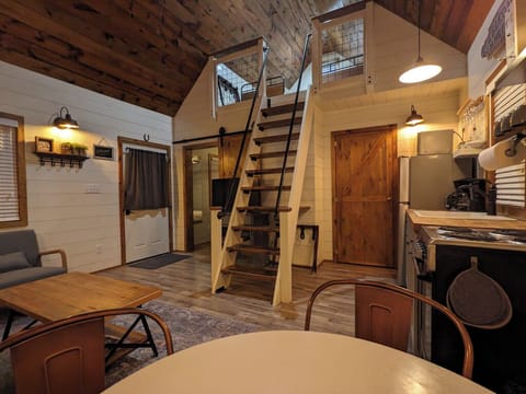 3cfe0370-ed3e-4131-a9fb-887b1ba4c035