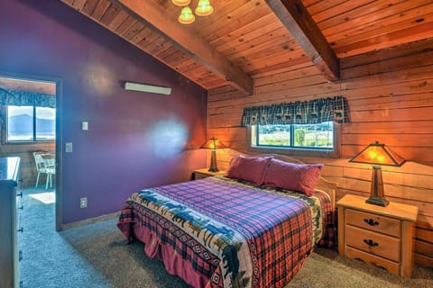 Bedroom 2 with Queen Bed- Located in Loft 