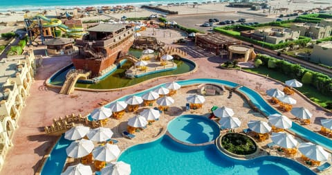 4 outdoor pools, sun loungers