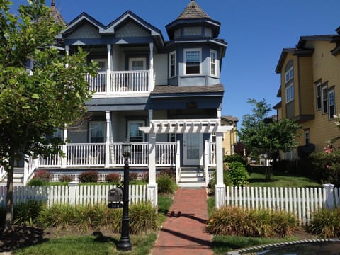 Entrance from street