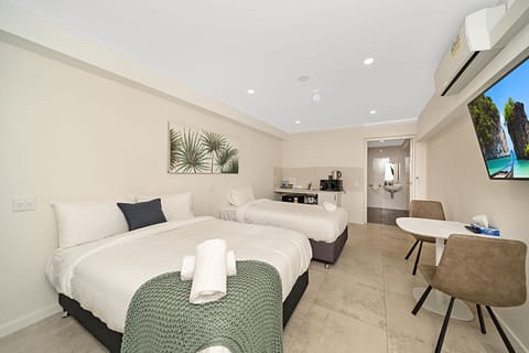 Deluxe Triple Room, Accessible | In-room safe, soundproofing, free cribs/infant beds, free WiFi