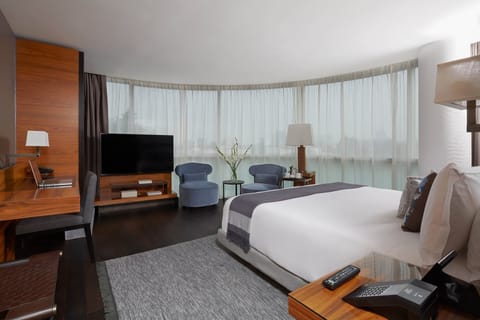 Premium Room, 1 King Bed, Corner | Premium bedding, minibar, in-room safe, individually decorated