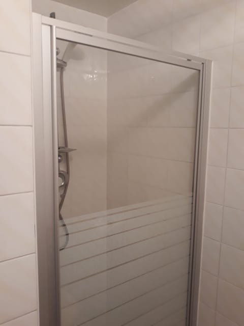 Double Room | Bathroom shower