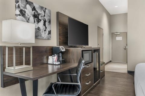 Standard Room, 1 King Bed, Accessible, Non Smoking | Pillowtop beds, desk, iron/ironing board, free cribs/infant beds