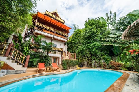 Private villa with salt water pool, locate 10 mins walk from Kantiang bay