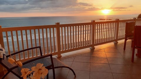 The Palms Jaco 1001 penthouse on the beach (1)