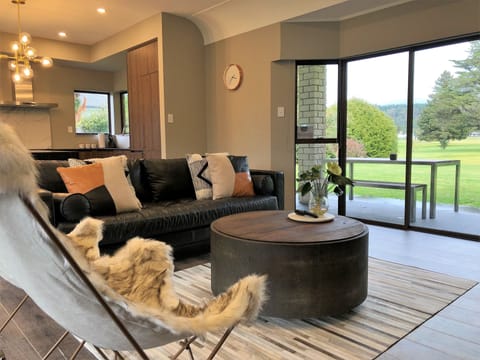 Luxury House, 5 Bedrooms, Golf View | Living room | Flat-screen TV, Netflix