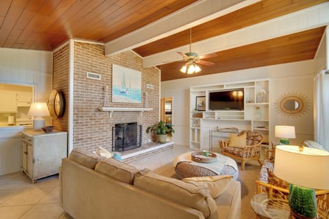 Elberta Vacation Rental | 2BR | 1BA | 1,044 Sq Ft | Single-Story Home