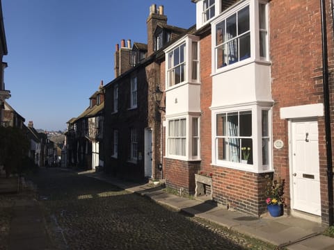 Mermaid Cottage in the sunshine