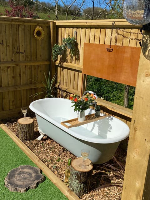 New outdoor bath for 2022 🛁