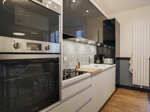 Tap, Cabinetry, Countertop, Sink, Kitchen Stove, Building, Kitchen, Kitchen Appliance, Home Appliance, Plumbing Fixture