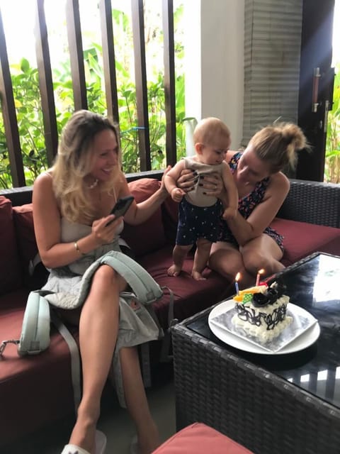 Breakfast, lunch, dinner served; local and international cuisine 