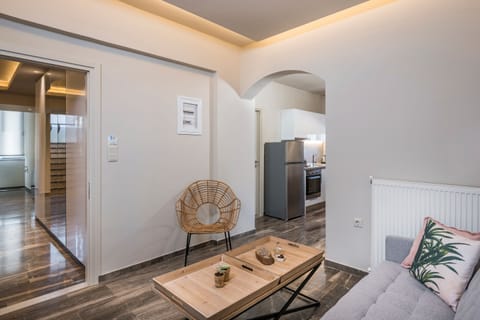 Deluxe Apartment, 2 Bedrooms, Jetted Tub | Living area | 32-inch flat-screen TV with satellite channels, TV