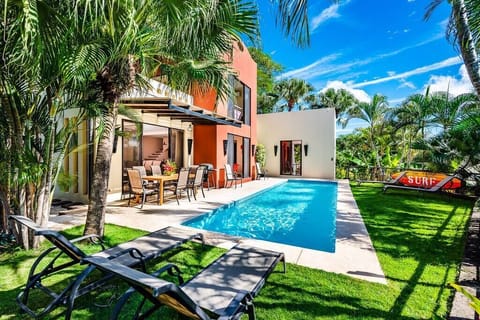 Fully fenced outdoor areas