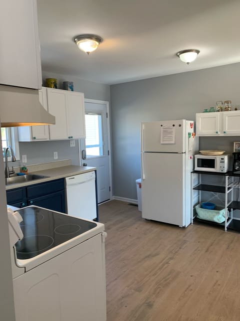 Kitchen from hallway 