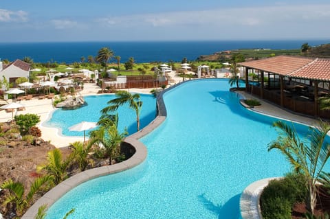 2 outdoor pools, pool umbrellas, sun loungers