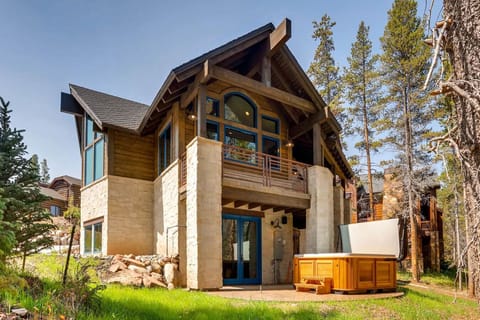 Enjoy the stunning large deck and patio with a hot tub, perfect for relaxing after a day of adventures. Surrounded by nature, it`s the ideal space for outdoor relaxation and entertaining.