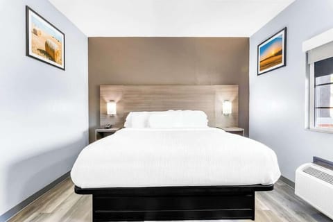 Iron/ironing board, Internet, alarm clocks