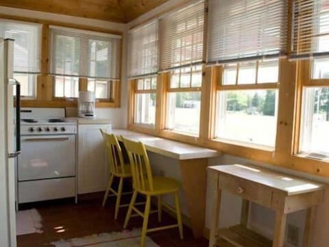 Cottage, 1 Bedroom, Lakeside | Private kitchen