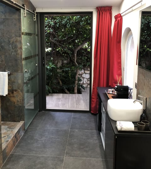 Exclusive Double Room | Bathroom | Shower, hair dryer, bathrobes, towels