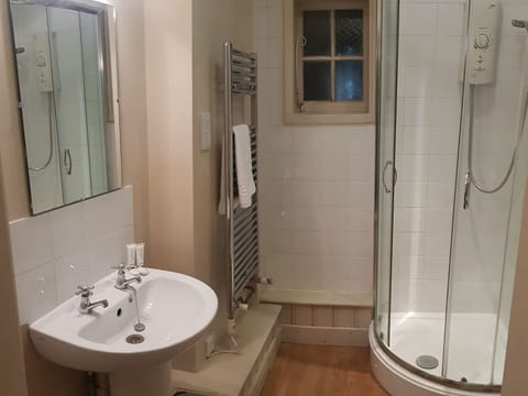 Classic Double Room, Ensuite | Bathroom