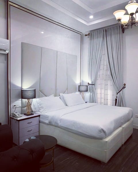 Executive Room, 1 King Bed | Egyptian cotton sheets, premium bedding, Tempur-Pedic beds