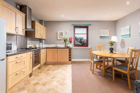 Kitchen / Dining Area