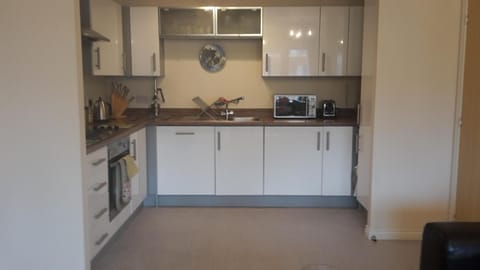 Fully equipped kitchen with washer/tumble dryer,dishwasher and fridge/freezer
