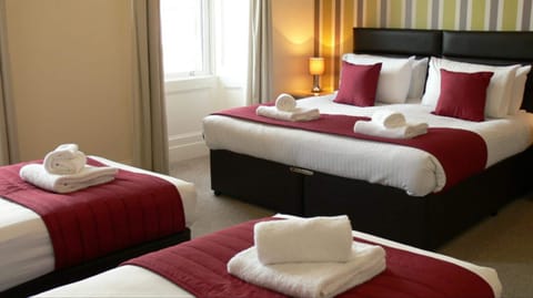 Large Family Room, Sea View | In-room safe, desk, WiFi (free), bed sheets