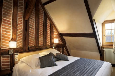 Double Room | Minibar, desk, free cribs/infant beds, free WiFi