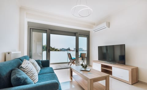 Apartment, 2 Bedrooms | Living room | Smart TV, Netflix
