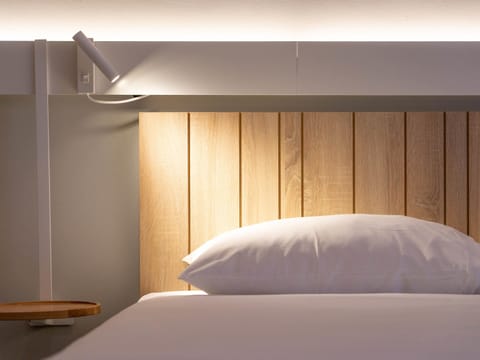 Standard Room, 1 Twin Bed | Desk, blackout drapes, soundproofing, iron/ironing board