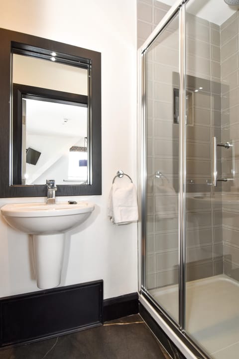 Shower, free toiletries, hair dryer, towels