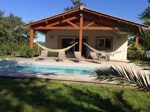 Holiday home with heated pool. The beach is located 3 km away.