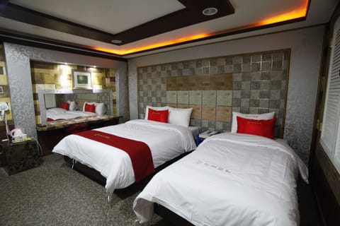 Standard Twin Room | Desk, soundproofing, free WiFi