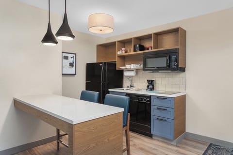 Suite, 1 Bedroom, Kitchen (Living and Dining Area) | Hypo-allergenic bedding, pillowtop beds, in-room safe, desk