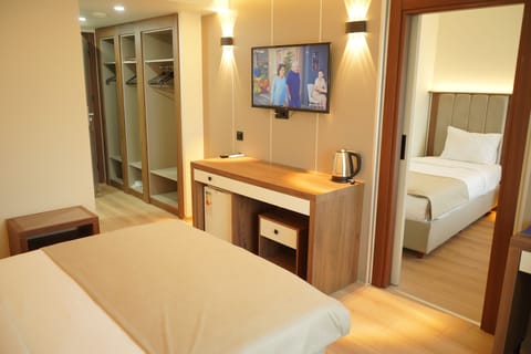 Family Room, Connecting Rooms | Minibar, desk, laptop workspace, soundproofing
