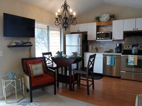 36 inch tv/remote/cable channels 2-76/movie channels