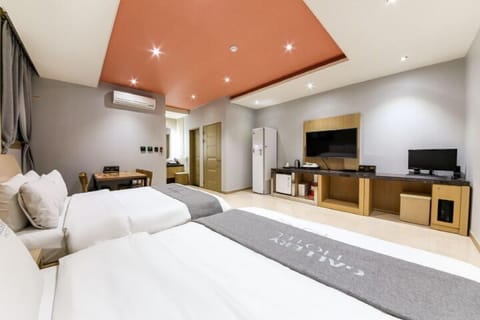 Family Room | Blackout drapes, free WiFi