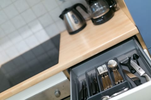 Full-size fridge, microwave, oven, stovetop