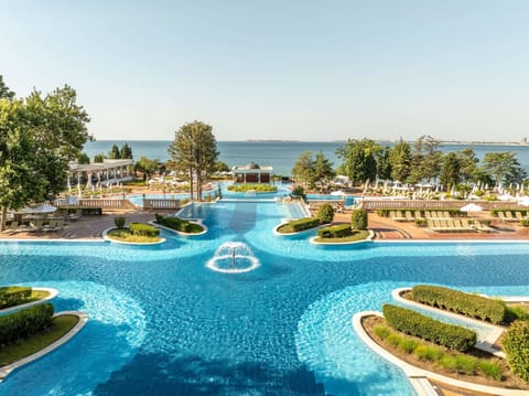 Indoor pool, 5 outdoor pools, pool umbrellas, sun loungers