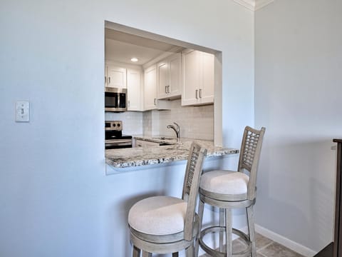 Breakfast bar has seating for 2 guests