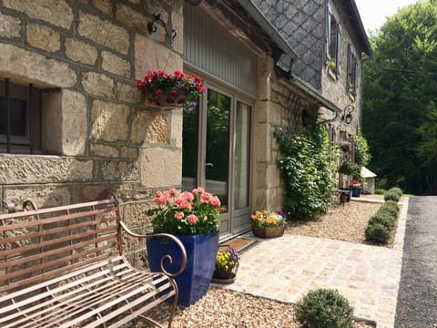 Barn entrance- l’entrée de la grange