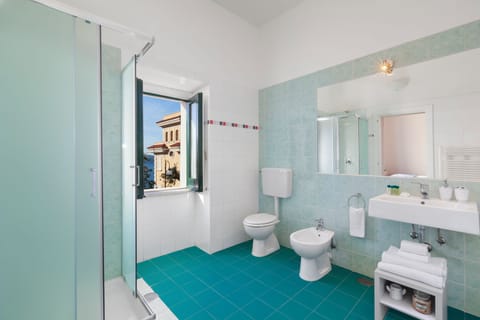 Deluxe Triple Room, Sea View | Bathroom | Shower, free toiletries, hair dryer, bidet