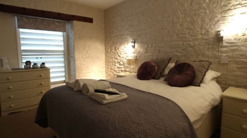 Individually decorated, iron/ironing board, free WiFi, bed sheets