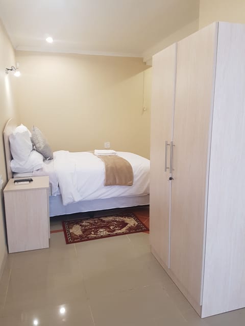 Minibar, desk, iron/ironing board, free cribs/infant beds