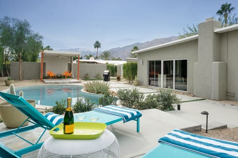 Pool/patio and great mountain views!