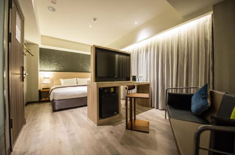 Exclusive Double Room, 1 King Bed, Non Smoking | 1 bedroom, premium bedding, down comforters, minibar