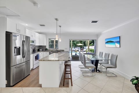 Open Layout for Effortless Hosting